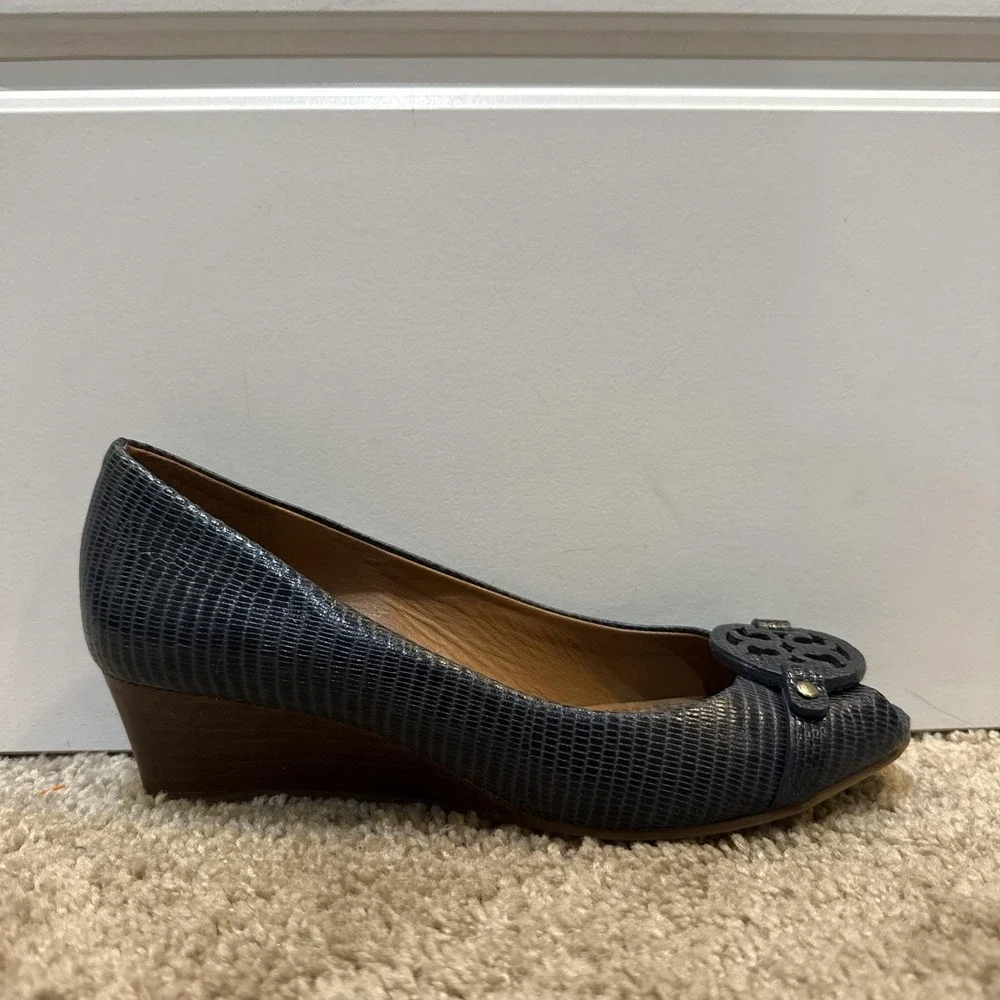 Tory Burch Shoes Womens Size 6.5 Blue Leather Wedge Peep Toe Logo Pumps